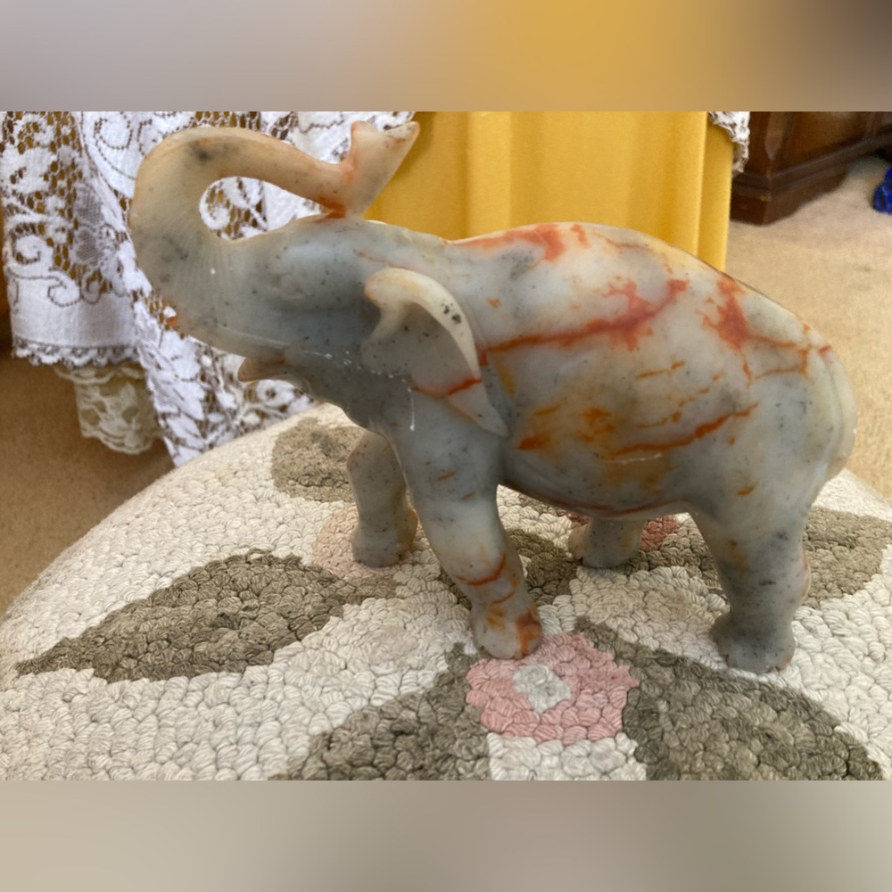 HAND CARVED NATURAL ONYX STONE ELEPHANT STATUE SCULPTURE Beautiful Detail